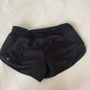 Lululemon Low Rise Speed Up Short 2.5 Inch